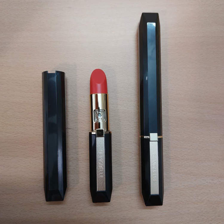 ویبراتور طرح رژ لب